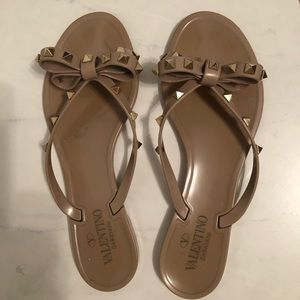 Authentic Valentino Nude Rockstud sandals in sz 40